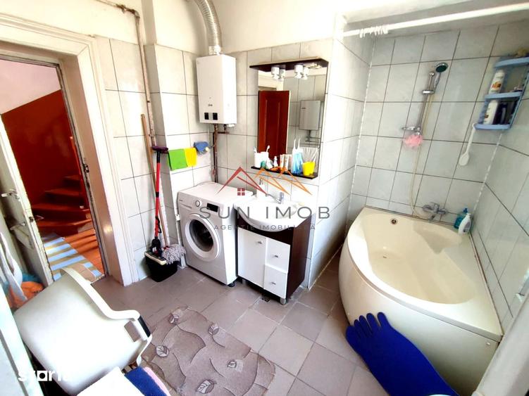 Casă cu 10 camere cu Teren 355 Mp în Ana Ipătescu