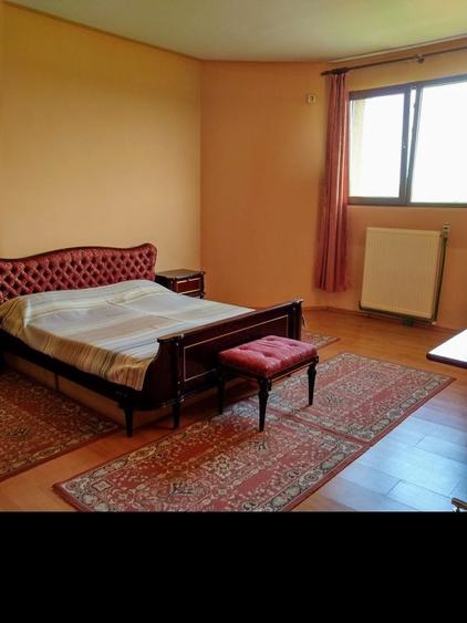 Casă cu 4 camere în Piscu