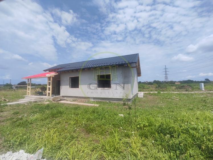 Casă individuală cu 4 camere cu Teren 402 Mp în Ișalnița