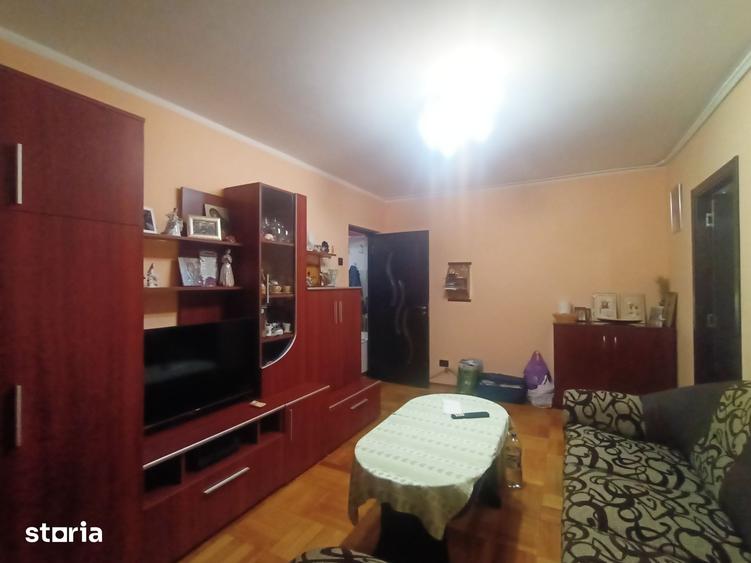 Apartament cu 2 camere semidecomandat în Aurel Vlaicu