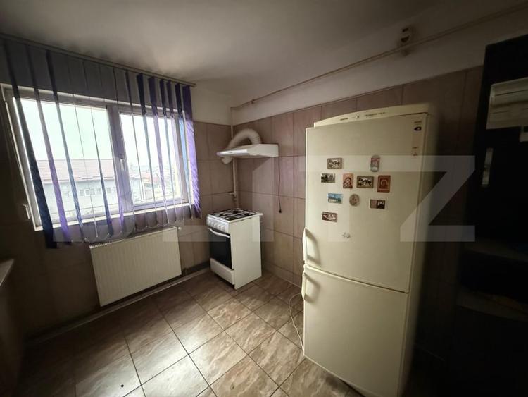 Apartament cu 2 camere semidecomandat, mobilat în Micro 11