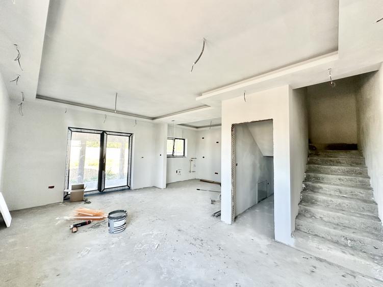Duplex cu 5 camere cu Canalizare în Moșnița Nouă