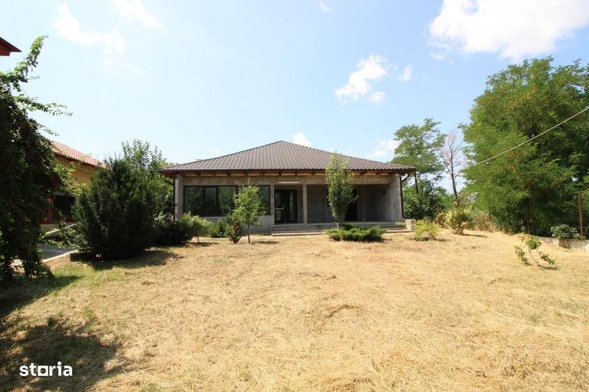 Casă cu 4 camere în Odaia Manolache