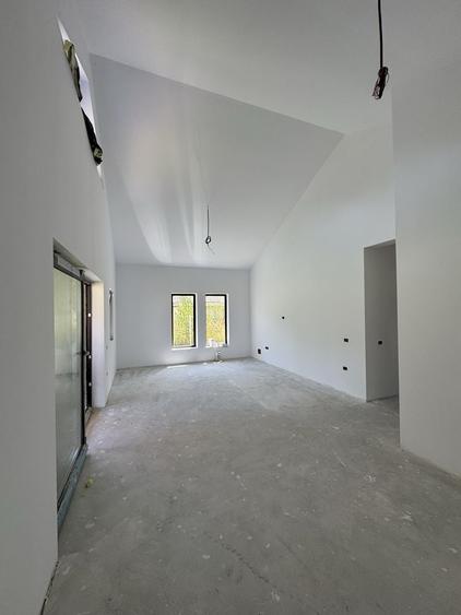 Casă cu 3 camere în Bujoreni