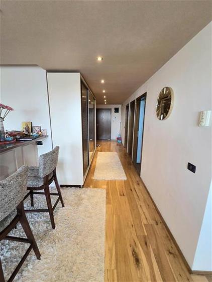 Apartament cu 3 camere semidecomandat, mobilat în Faleza Nord
