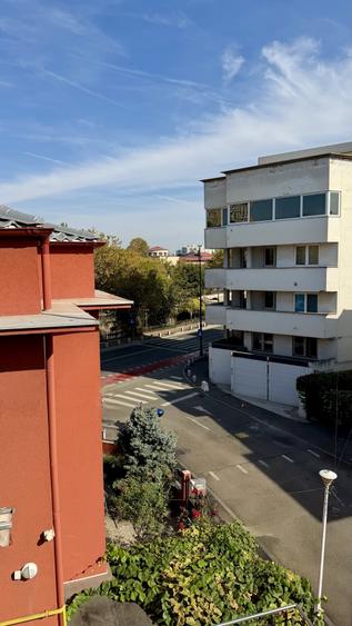 Apartament cu 3 camere decomandat, mobilat în Cotroceni