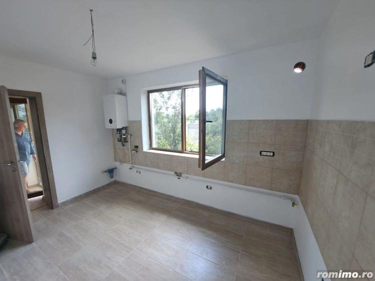 Casă cu 4 camere cu Teren 400 Mp în Parța