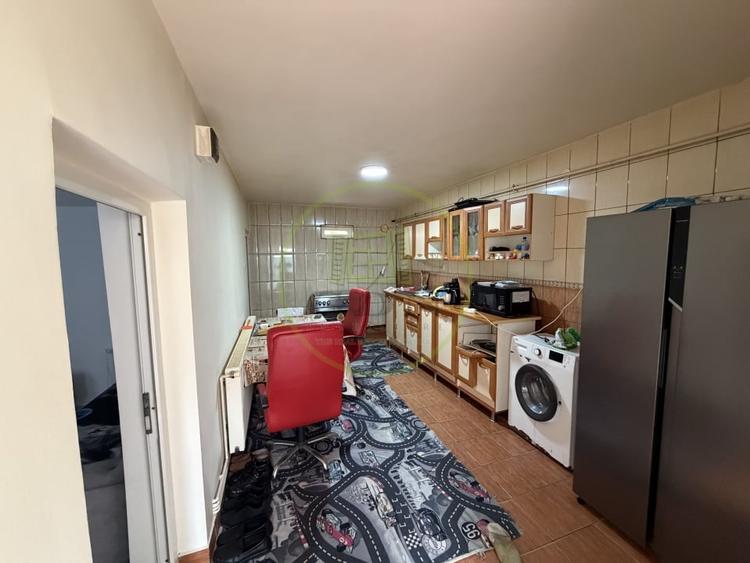 Casă individuală cu 4 camere cu Canalizare în Central