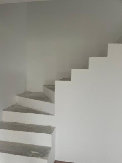 Casă individuală cu 5 camere cu Garaj în Vidra