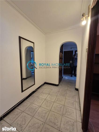 Apartament cu 3 camere decomandat, mobilat în Malu Roșu
