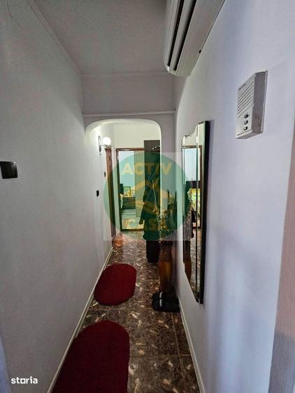 De Vanzare Apartament Cu 2 Camere Decomandate - 1