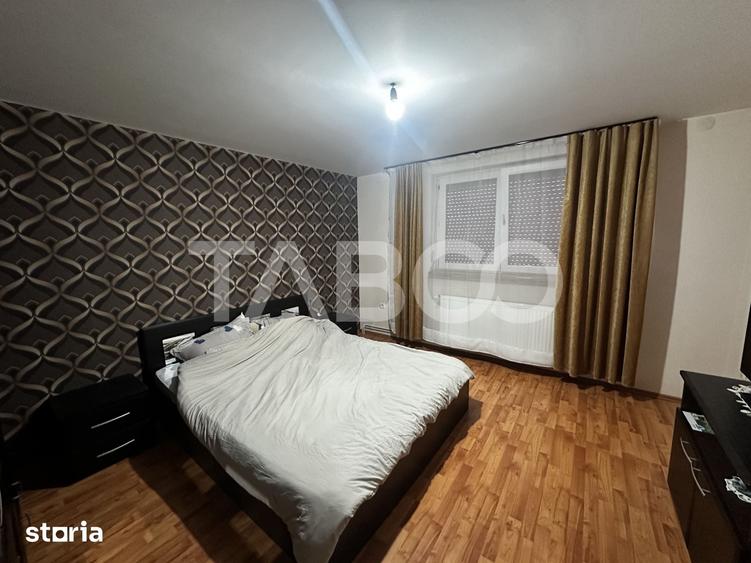 Casă cu 8 camere cu Teren 1195 Mp în Roșia