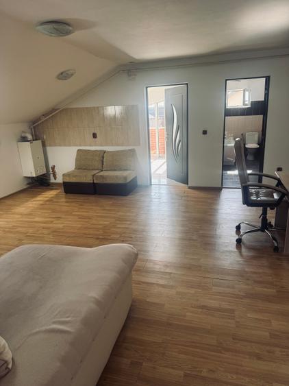 Apartament cu 3 camere semidecomandat în Chișoda