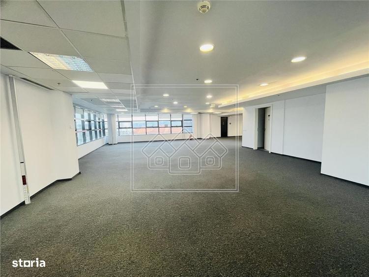 Spațiu comercial, de 510 mp, în Paltin