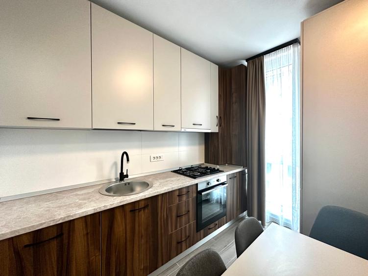 Apartament cu 3 camere semidecomandat în Tipografilor