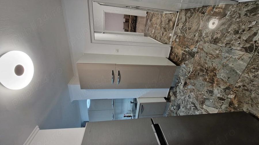 Apartament cu 4 camere decomandat în Decebal