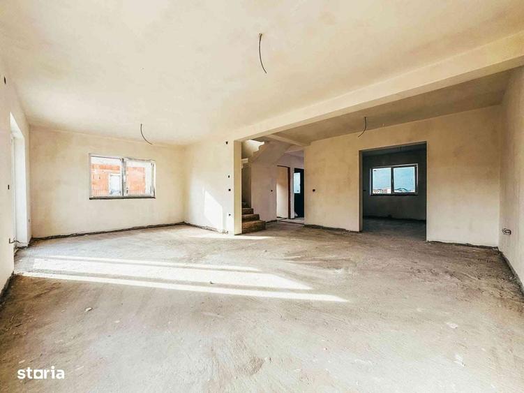 Casă cu 4 camere cu Teren 360 Mp în Sânmartin