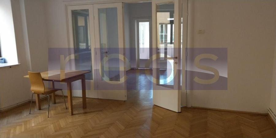 Apartament cu 5 camere semidecomandat, mobilat în Amzei
