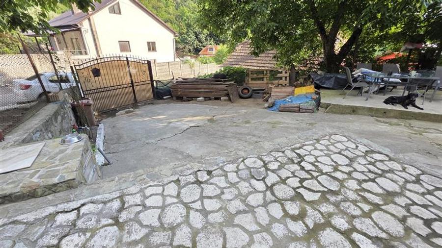 Casă individuală cu 3 camere cu Canalizare în Vest