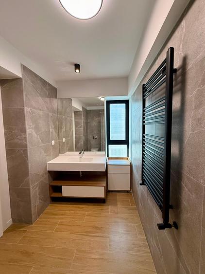 Apartament cu 4 camere semidecomandat în Cotroceni