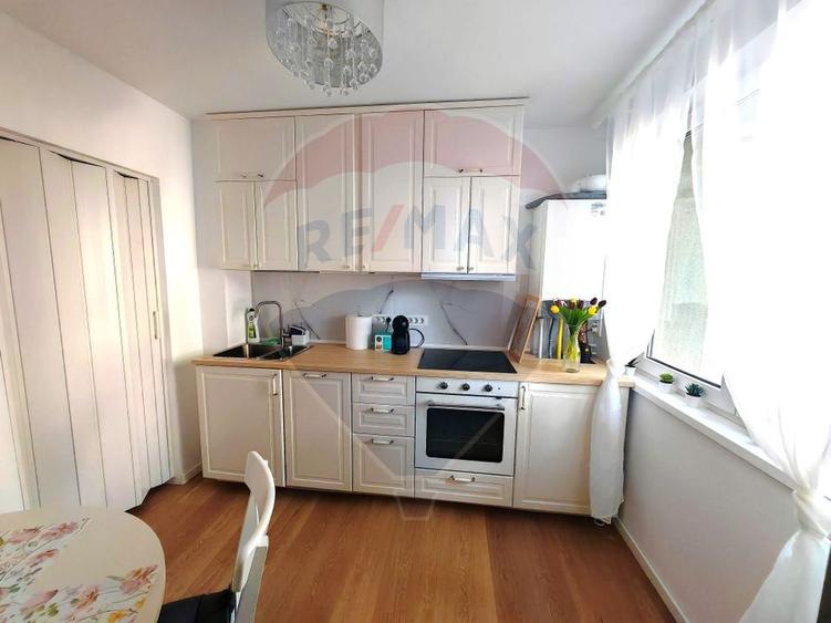 Apartament cu 3 camere semidecomandat, mobilat în Grivița