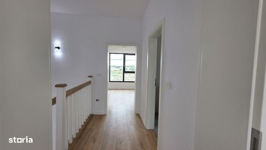 Casă cu 4 camere în Dumbrăvița