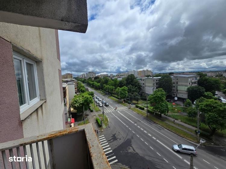 Apartament cu 4 camere în Micro 16