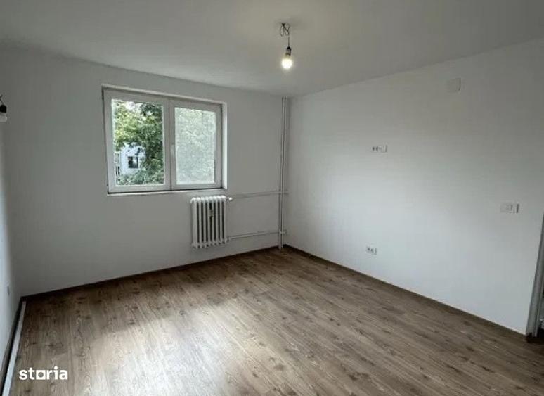 Apartament cu 3 camere semidecomandat în Tătărași