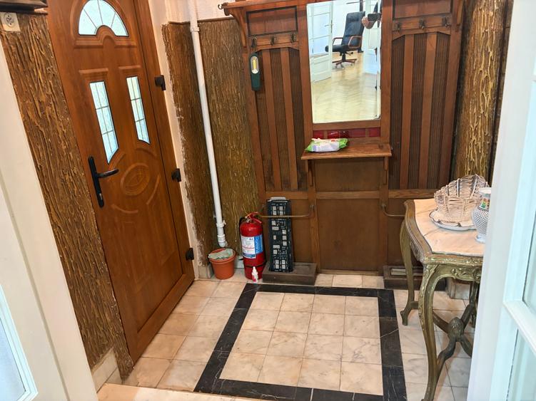 Apartament cu 5 camere semidecomandat în Dorobanți