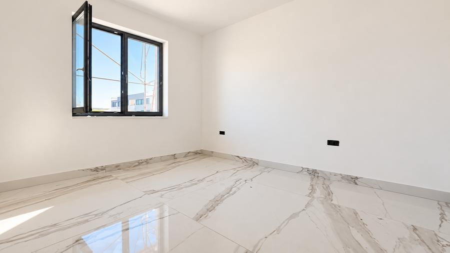 Apartament cu 2 camere decomandat în Giroc