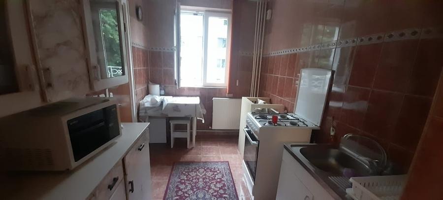Ozana, metrou 1 Decembrie 1918 la 10 min., 3 camere - 8