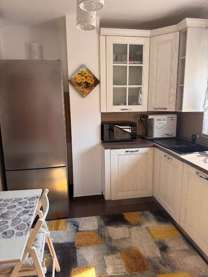 Apartament cu 3 camere decomandat, mobilat în Central