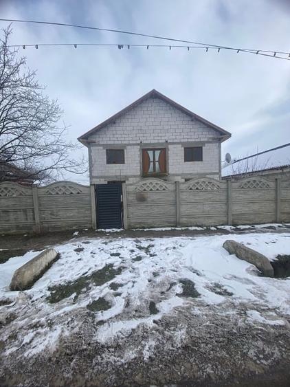 Casă individuală cu 5 camere cu Teren 400 Mp în Ștorobăneasa