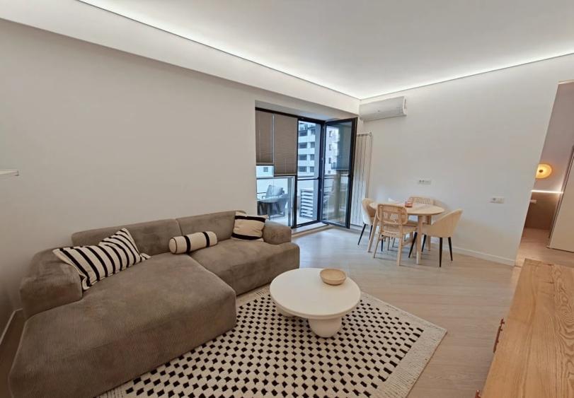 Apartament cu 3 camere semidecomandat, mobilat în Pipera