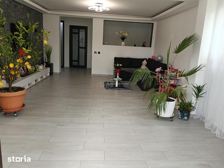 Casă cu 7 camere cu Teren 1100 Mp în Central