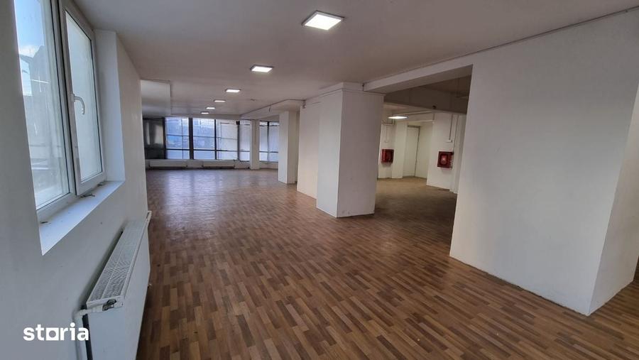 Spațiu comercial, de 800 mp, în Între Lacuri