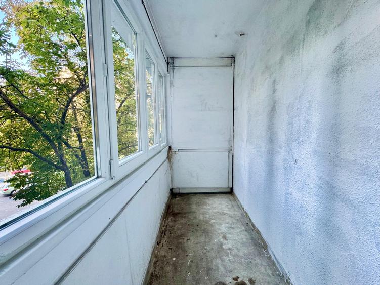 Apartament cu 3 camere semidecomandat în Lujerului