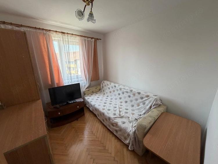 Apartament cu 3 camere în Cetate