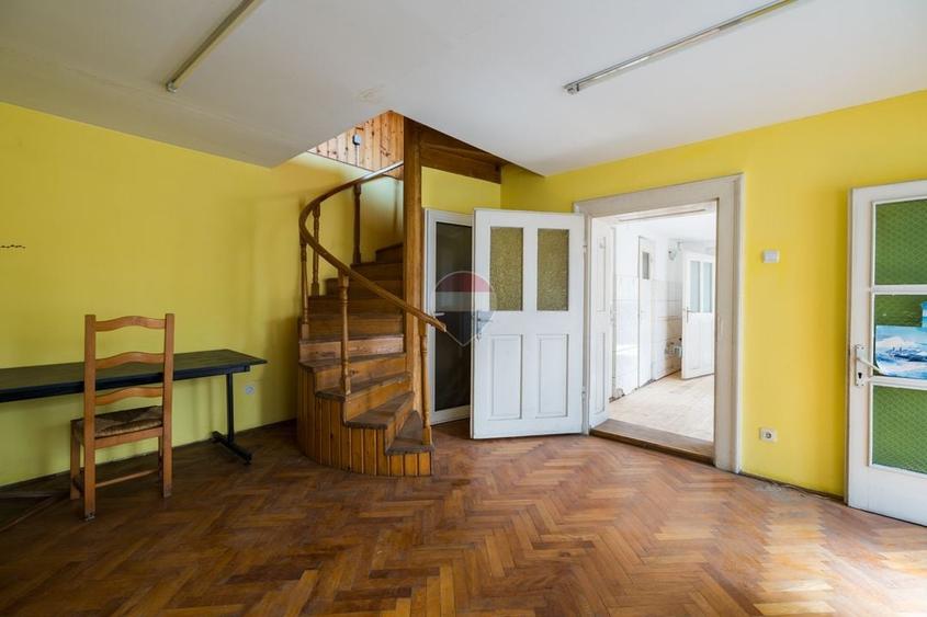Apartament cu 8 camere în Blumăna
