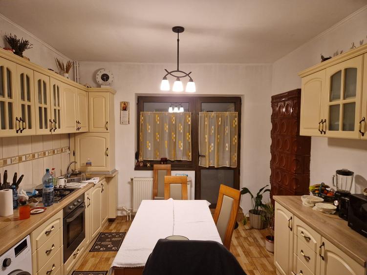 Duplex cu 6 camere cu Canalizare în Moara de Vânt