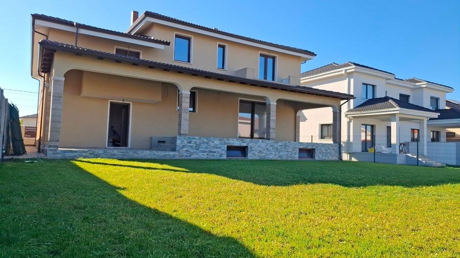 Casă individuală cu 6 camere cu Canalizare în Ghiroda