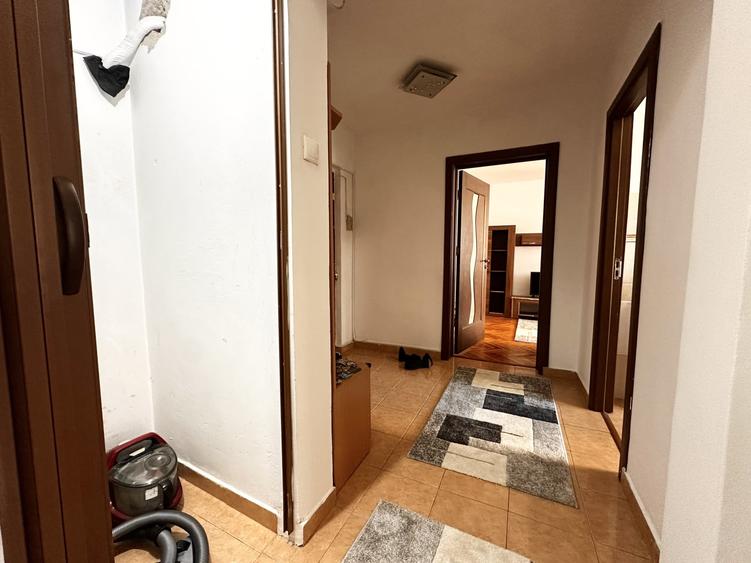 Apartament cu 2 camere decomandat, mobilat în Dacia