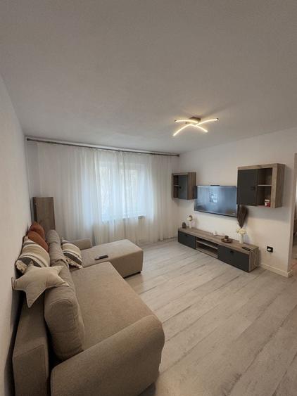 Apartament cu 2 camere semidecomandat în Brâncoveanu