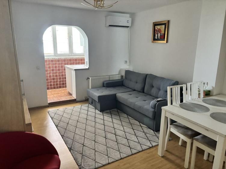 Apartament cu 3 camere decomandat, mobilat în Băneasa