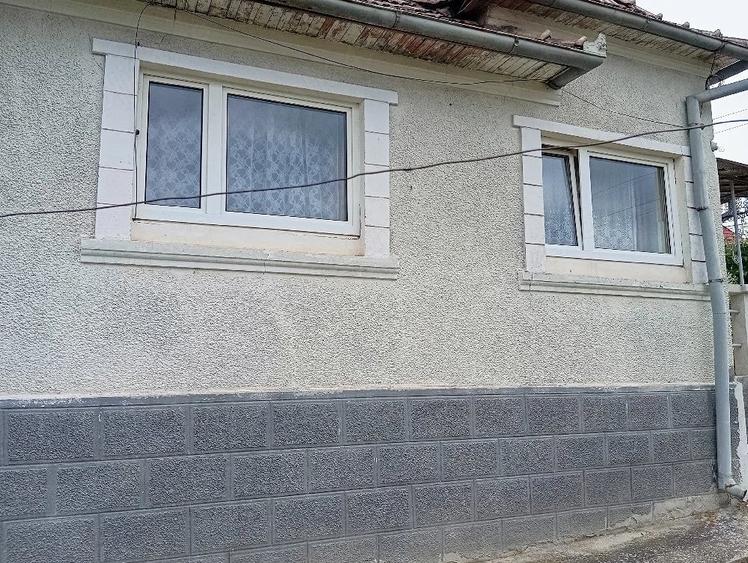 Casă cu 2 camere cu Teren 1843 Mp în Urișor