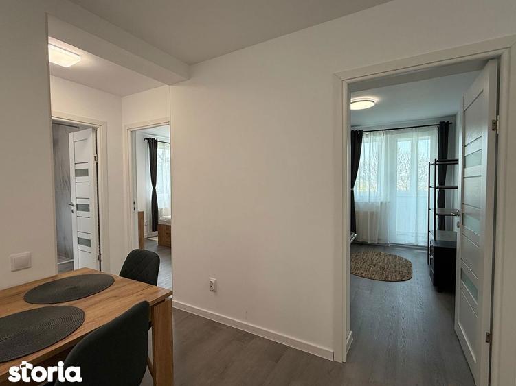 Apartament cu 3 camere decomandat în Cornișa