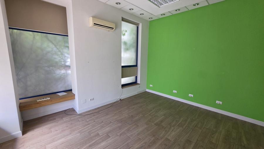 Spațiu comercial, de 750 mp, în Ultracentral