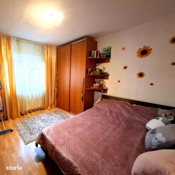 Apartament cu 3 camere semidecomandat în Mioriței