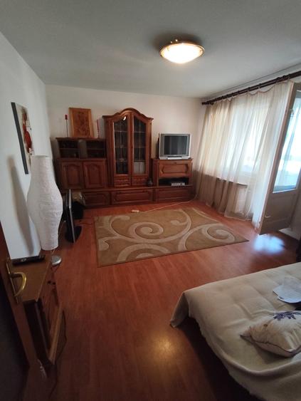 Apartament cu 3 camere decomandat în Titan