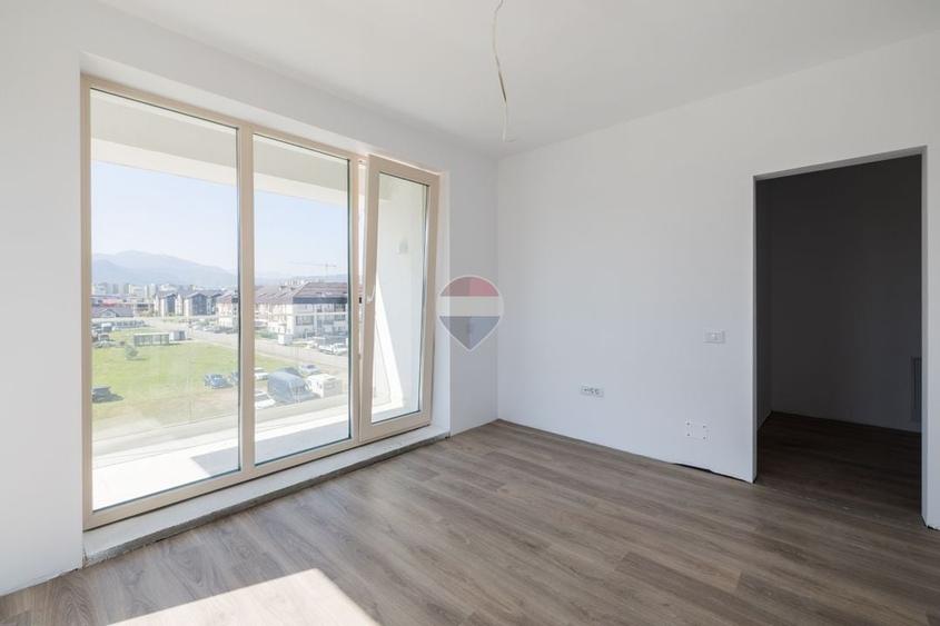 Apartament cu 3 camere decomandat în Tractorul